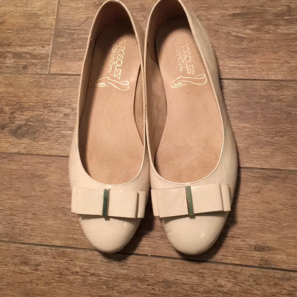 Aerosoles  white size 8 flat shoes